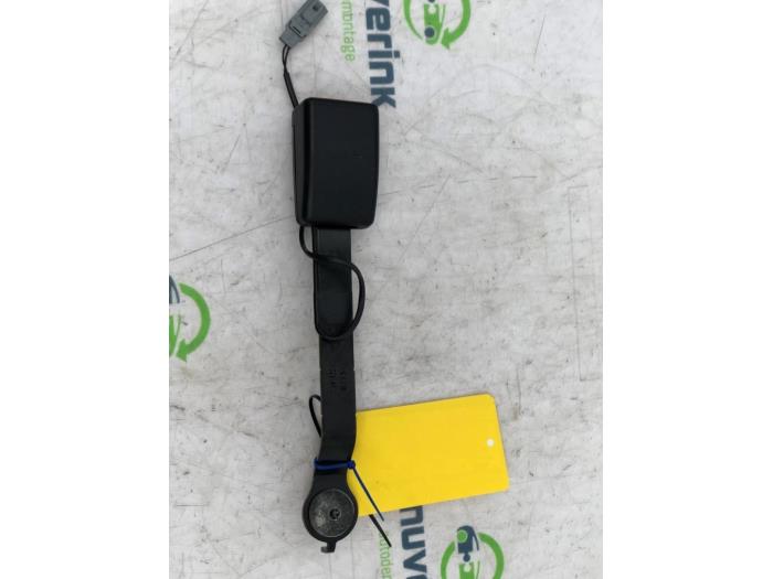 Front seatbelt buckle, left from a Renault Clio IV Estate/Grandtour (7R) 0.9 Energy TCE 12V 2015