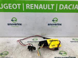 Usados Resistencia de calefactor Renault Twingo II (CN) 1.2 16V Precio € 50,00 Norma de margen ofrecido por Snuverink Autodemontage