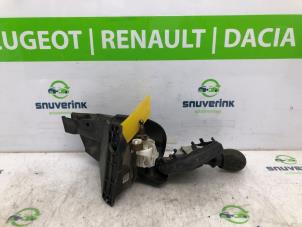 Używane Dzwignia zmiany biegów Renault Master IV (MA/MB/MC/MD/MH/MF/MG/MH) 2.3 dCi 16V Cena € 96,80 Z VAT oferowane przez Snuverink Autodemontage