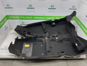 Usagé Revêtement sol Peugeot 108 1.0 12V VVT-i Prix € 300,00 Règlement à la marge proposé par Snuverink Autodemontage