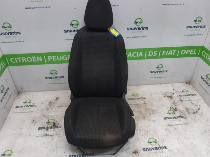 Używane Fotel lewy Peugeot 308 (L3/L8/LB/LH/LP) 1.2 12V e-THP PureTech 110 Cena € 90,00 Procedura marży oferowane przez Snuverink Autodemontage