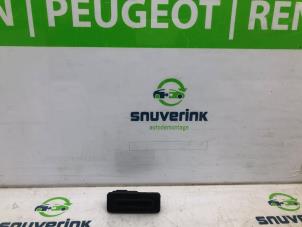 Used Tailgate switch Peugeot 308 (L3/L8/LB/LH/LP) 1.2 12V e-THP PureTech 110 Price € 135,00 Margin scheme offered by Snuverink Autodemontage