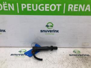 Usagé Bobine Peugeot 308 (L3/L8/LB/LH/LP) 1.2 12V e-THP PureTech 110 Prix € 35,00 Règlement à la marge proposé par Snuverink Autodemontage