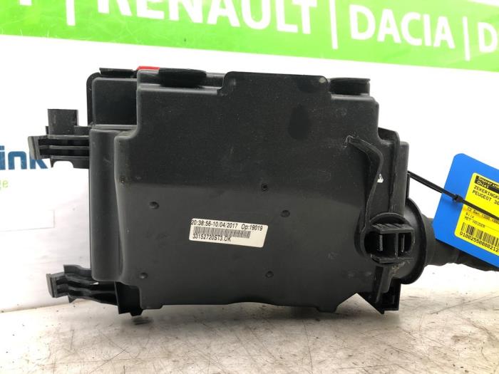 Fuse box from a Peugeot 308 (L3/L8/LB/LH/LP) 1.2 12V e-THP PureTech 110 2017