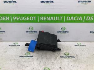 Usagé Boîte à fusibles Peugeot 308 (L3/L8/LB/LH/LP) 1.2 12V e-THP PureTech 110 Prix € 90,00 Règlement à la marge proposé par Snuverink Autodemontage
