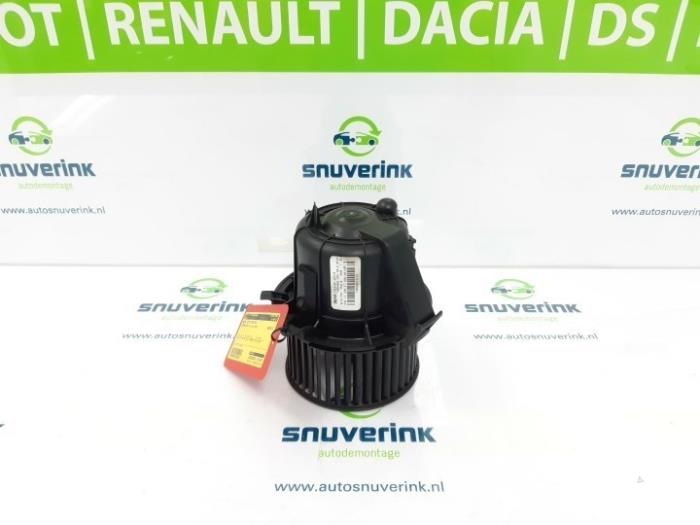 Heating and ventilation fan motor from a Citroën C3 (SC) 1.6 HDi 92 2011