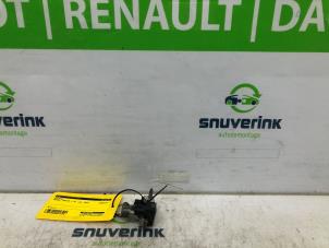 Usados Poste de batería Renault Master IV (MA/MB/MC/MD/MH/MF/MG/MH) 2.3 dCi 150 16V Precio € 90,75 IVA incluido ofrecido por Snuverink Autodemontage