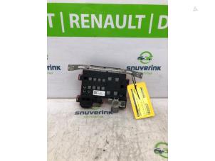 Used Fuse box Renault Master IV (MA/MB/MC/MD/MH/MF/MG/MH) 2.3 dCi 150 16V Price € 90,75 Inclusive VAT offered by Snuverink Autodemontage