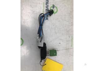 Used Heater resistor Renault Master IV (MA/MB/MC/MD/MH/MF/MG/MH) 2.3 dCi 150 16V Price € 60,50 Inclusive VAT offered by Snuverink Autodemontage