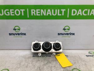 Używane Panel sterowania nagrzewnicy Renault Master IV (MA/MB/MC/MD/MH/MF/MG/MH) 2.3 dCi 150 16V Cena na żądanie oferowane przez Snuverink Autodemontage
