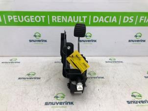 Used Brake pedal Renault Master IV (MA/MB/MC/MD/MH/MF/MG/MH) 2.3 dCi 150 16V Price on request offered by Snuverink Autodemontage