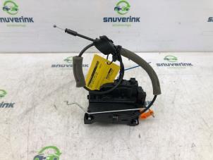 Used Door lock mechanism 2-door, left Renault Master IV (MA/MB/MC/MD/MH/MF/MG/MH) 2.3 dCi 150 16V Price € 54,45 Inclusive VAT offered by Snuverink Autodemontage