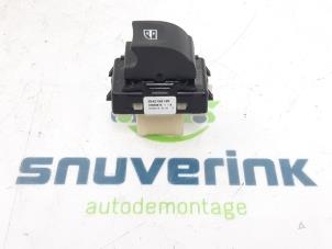 Used Electric window switch Renault Master IV (MA/MB/MC/MD/MH/MF/MG/MH) 2.3 dCi 150 16V Price € 18,15 Inclusive VAT offered by Snuverink Autodemontage