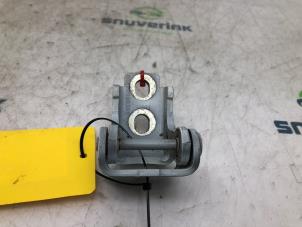 Used Front door hinge, right Renault Clio IV (5R) 0.9 Energy TCE 90 12V Price € 30,00 Margin scheme offered by Snuverink Autodemontage