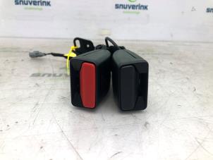 Used Rear seatbelt buckle, left Renault Clio IV (5R) 0.9 Energy TCE 90 12V Price € 35,00 Margin scheme offered by Snuverink Autodemontage