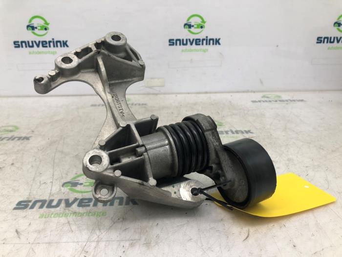 Usagé Support dynamo haut Renault Clio IV (5R) 0.9 Energy TCE 90 12V Prix € 34,98 Règlement à la marge proposé par Snuverink Autodemontage