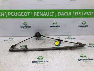 Usagé Mécanique vitre 2portes avant gauche Peugeot Boxer Prix € 40,00 Règlement à la marge proposé par Snuverink Autodemontage
