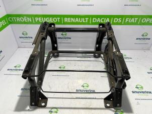 Używane Rama fotela Peugeot Boxer (U9) 2.2 HDi 100 Euro 4 Cena € 284,35 Z VAT oferowane przez Snuverink Autodemontage