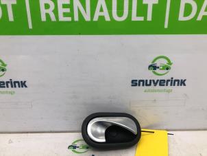Używane Uchwyt reczny Renault Twingo II (CN) 1.2 16V Cena na żądanie oferowane przez Snuverink Autodemontage