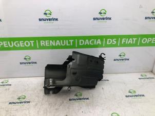 Usagé Panneau avant Renault Twingo II (CN) 1.2 16V Prix € 90,00 Règlement à la marge proposé par Snuverink Autodemontage