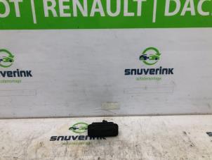 Usagé Commutateur hayon Renault Megane II CC (EM) 1.6 16V Prix € 25,00 Règlement à la marge proposé par Snuverink Autodemontage