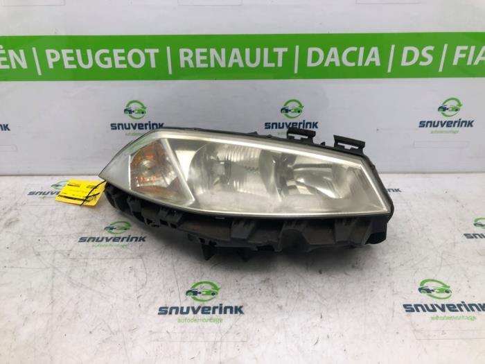 Używane Reflektor lewy Renault Megane II CC (EM) 1.6 16V Cena € 61,20 Procedura marży oferowane przez Snuverink Autodemontage