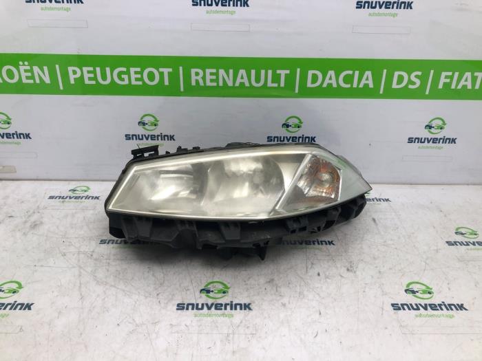 Używane Reflektor lewy Renault Megane II CC (EM) 1.6 16V Cena € 76,50 Procedura marży oferowane przez Snuverink Autodemontage