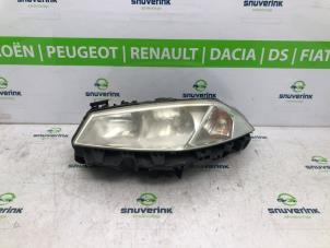 Używane Reflektor lewy Renault Megane II CC (EM) 1.6 16V Cena € 100,00 Procedura marży oferowane przez Snuverink Autodemontage