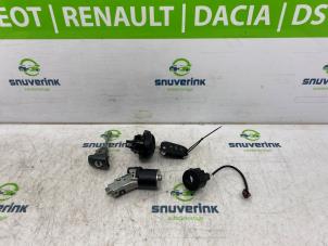 Usagé Kit serrure Peugeot 208 I (CA/CC/CK/CL) 1.2 Vti 12V PureTech 82 Prix € 90,00 Règlement à la marge proposé par Snuverink Autodemontage