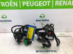 Usagé Kit câble crochet de traction Peugeot 208 I (CA/CC/CK/CL) 1.2 Vti 12V PureTech 82 Prix sur demande proposé par Snuverink Autodemontage