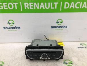 Używane Radio Renault Twingo II (CN) 1.2 16V Cena € 90,00 Procedura marży oferowane przez Snuverink Autodemontage
