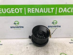 Used Heating and ventilation fan motor Renault Twingo II (CN) 1.2 16V Price € 45,00 Margin scheme offered by Snuverink Autodemontage