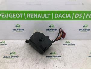 Used Fuse box Renault Twingo II (CN) 1.2 16V Price on request offered by Snuverink Autodemontage