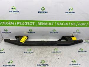Used Front bumper frame Renault Twingo II (CN) 1.2 16V Price € 70,00 Margin scheme offered by Snuverink Autodemontage