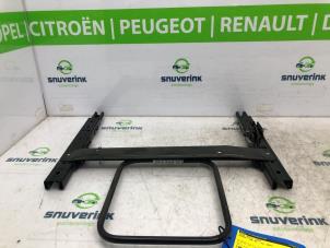 Usagé Rail siège gauche Peugeot 206 (2A/C/H/J/S) 1.4 XR,XS,XT,Gentry Prix € 120,00 Règlement à la marge proposé par Snuverink Autodemontage