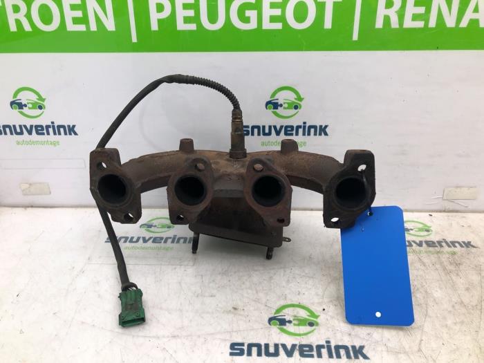 Exhaust manifold from a Peugeot 206 (2A/C/H/J/S) 1.4 XR,XS,XT,Gentry 2004
