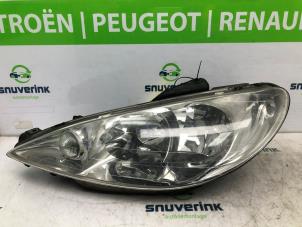 Usagé Optique avant principal gauche Peugeot 206 (2A/C/H/J/S) 1.4 XR,XS,XT,Gentry Prix € 40,00 Règlement à la marge proposé par Snuverink Autodemontage