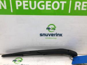Usagé Bras essuie-glace arrière Peugeot Bipper (AA) 1.4 HDi Prix sur demande proposé par Snuverink Autodemontage