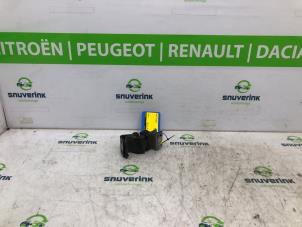 Usagé Charnière porte arrière gauche Peugeot Bipper (AA) 1.4 HDi Prix € 72,60 Prix TTC proposé par Snuverink Autodemontage