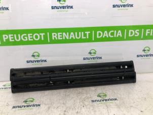 Used Seat rails, centre Renault Espace (JK) 2.0 Turbo 16V Grand Espace Price on request offered by Snuverink Autodemontage