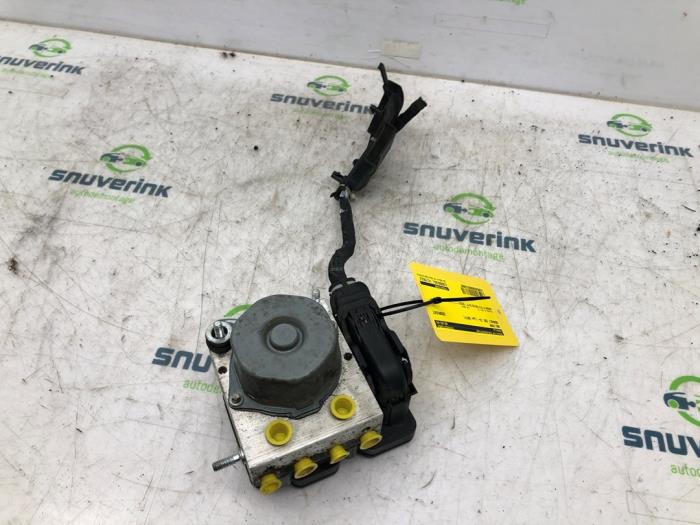 Begagnade ABS-pump Renault Zoé (AG) 46kW Pris € 130,68 Inklusive moms erbjuds av Snuverink Autodemontage