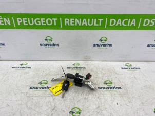 Used Ignition lock + key Renault Modus/Grand Modus (JP) 1.2 16V TCE 100 Price € 60,00 Margin scheme offered by Snuverink Autodemontage