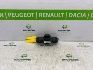 Usados Panel de control de calefacción Renault Modus/Grand Modus (JP) 1.2 16V TCE 100 Precio € 30,00 Norma de margen ofrecido por Snuverink Autodemontage