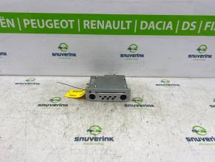 Usagé Radio Renault Modus/Grand Modus (JP) 1.2 16V TCE 100 Prix € 40,00 Règlement à la marge proposé par Snuverink Autodemontage