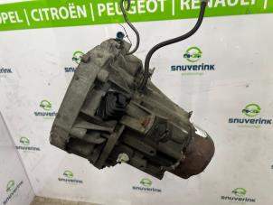 Używane Skrzynia biegów Renault Twingo II (CN) 1.2 16V Cena € 250,00 Procedura marży oferowane przez Snuverink Autodemontage
