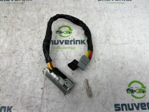 Usagé Serrure de contact + clé Renault Laguna I (B56) 1.6 16V Prix € 40,00 Règlement à la marge proposé par Snuverink Autodemontage