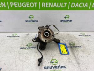 Gebrauchte Achsschenkel links vorne Peugeot 107 1.0 12V Preis € 115,00 Margenregelung angeboten von Snuverink Autodemontage
