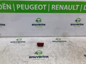 Gebrauchte Panikbeleuchtung Schalter Peugeot 107 1.0 12V Preis € 20,00 Margenregelung angeboten von Snuverink Autodemontage