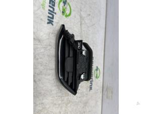 Used Dashboard vent Opel Corsa F (UB/UH/UP) 1.2 12V 75 Price € 45,00 Margin scheme offered by Snuverink Autodemontage