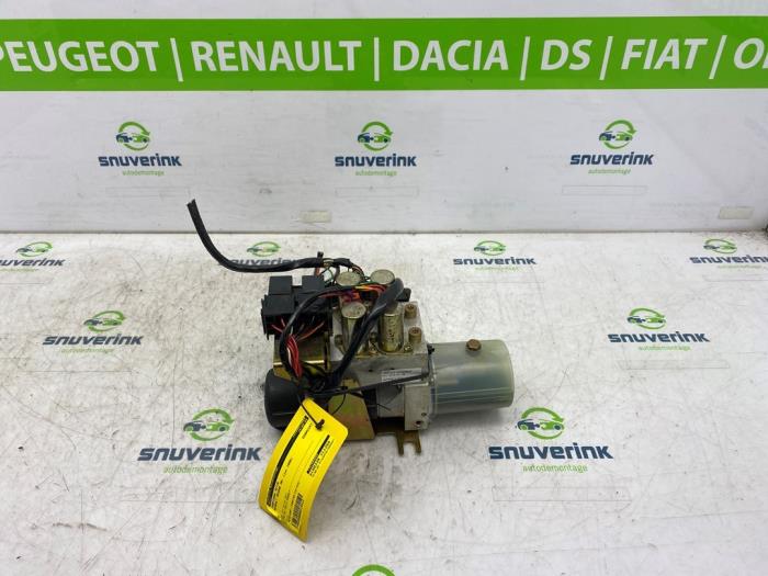 Convertible motor from a Renault Megane (EA) 1.6i 1998